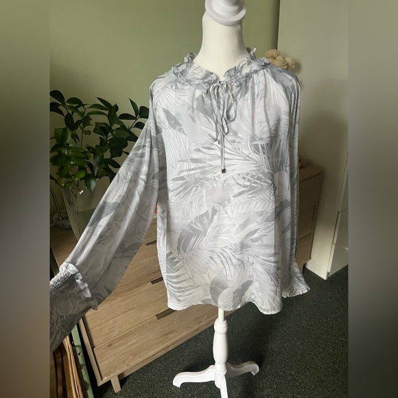 Calvin Klein Grey White Pastel Leaf Pattern Boho Ruffle Collar Flowy Shirt Sz L - Picture 3 of 16
